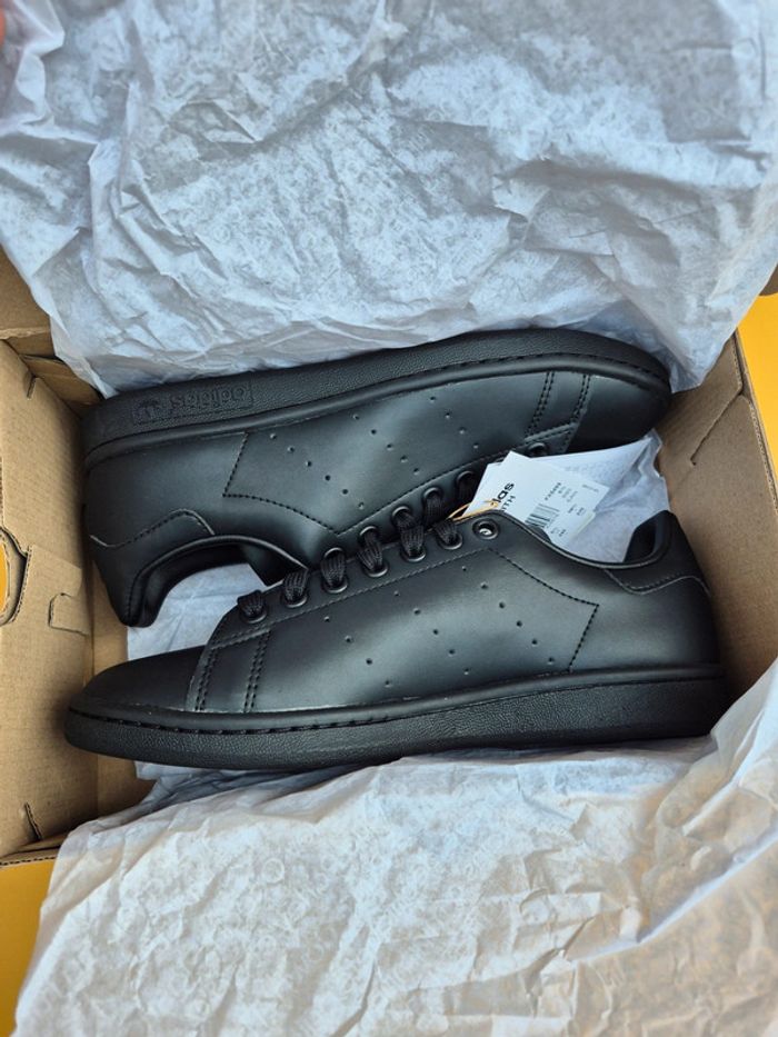 Adidas Stan Smith noir pointure 38 2/3 - photo numéro 2