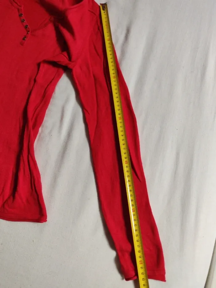 Pull léger Cache Cache rouge col V a boutons, détails paillettes, taille 1. - photo numéro 11