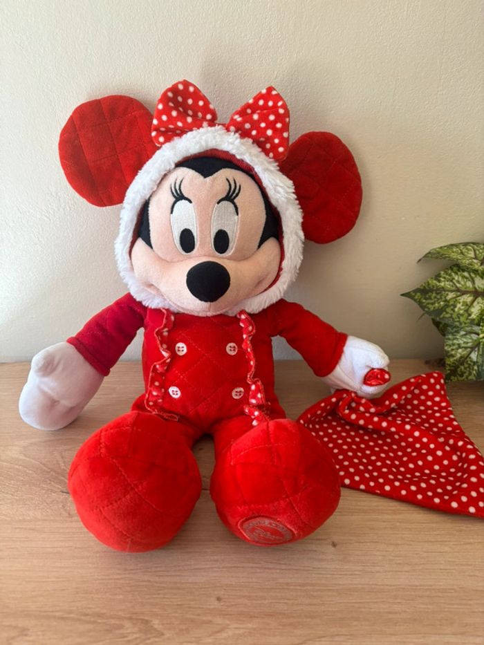 Superbe doudou Minnie en pyjama rouge mouchoir pois Disney store - photo numéro 2