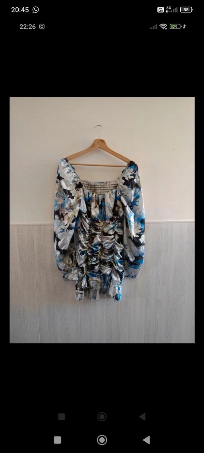 Robe courte moulante manches longues