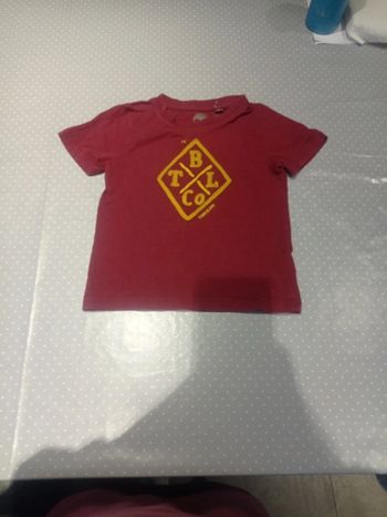 Tee shirt Timberland bordeaux et jaune 4 ans