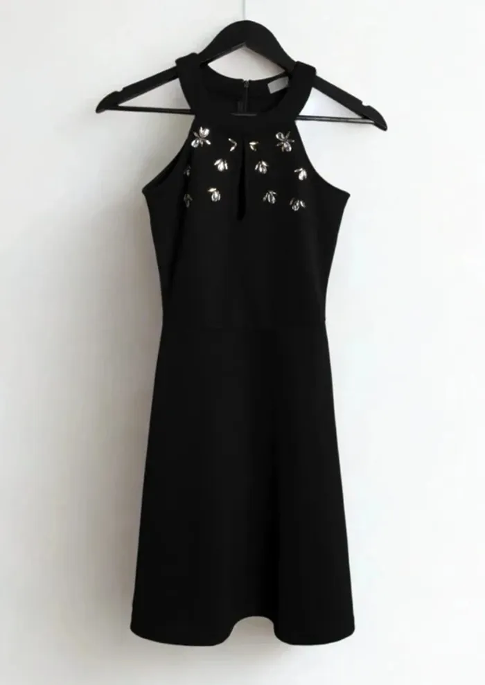 Robe noire coupe patineuse ornements strass • black dress adorned with rhinestones Size S