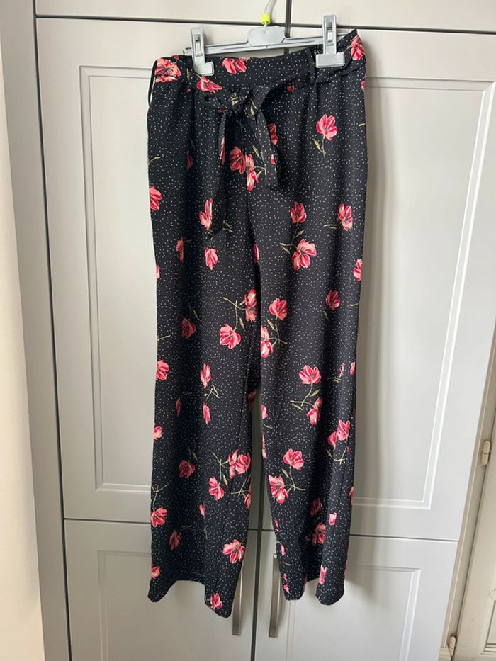 Pantalon fluide large fleuri Vero Moda