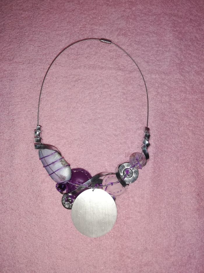 Collier artisanal fushia - photo numéro 3