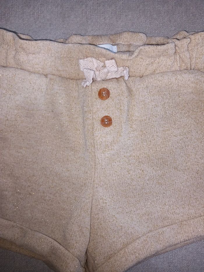 Short beige doré Obaïbi 23 mois Excellent état - photo numéro 2