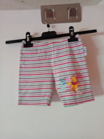 Joli short rayé.  2 ans