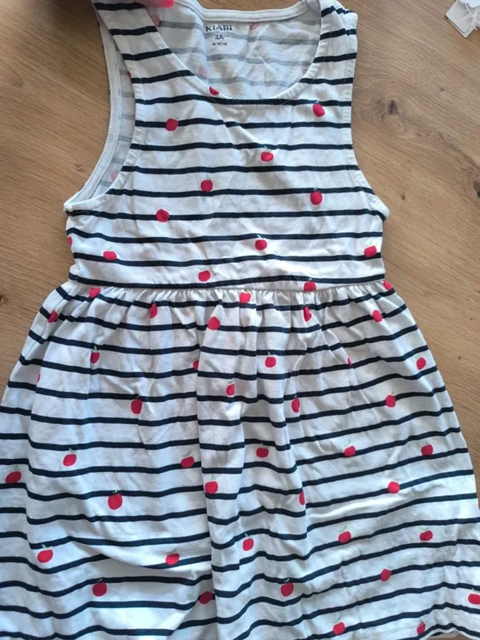 Robe fille , taille 4 ans , excellent état