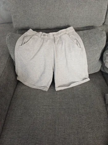 Short garçon taille 13/14 ans