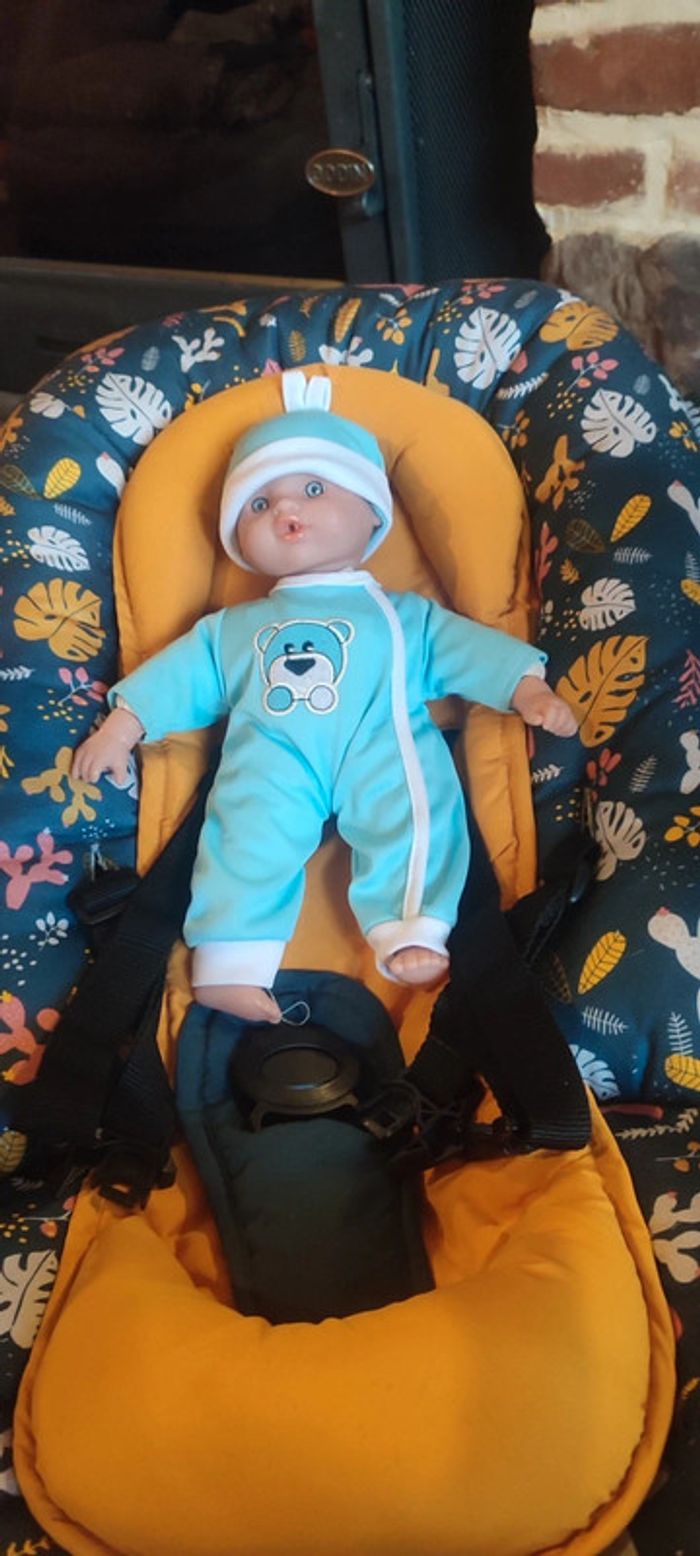 Poupon avec pyjama et Bonnet TBE