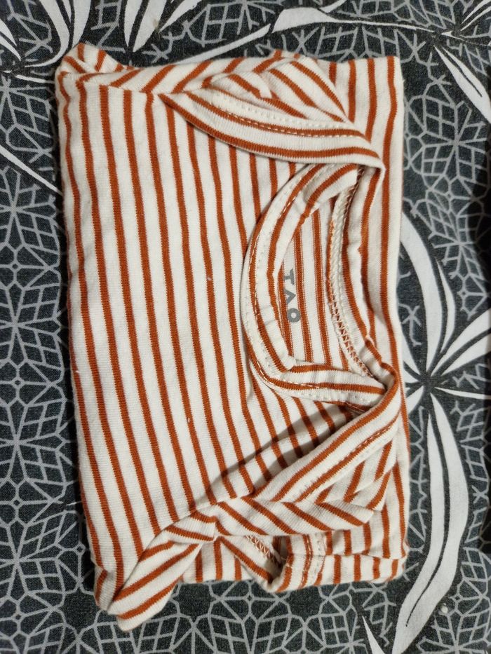 Lot bodies 1 mois - photo numéro 3