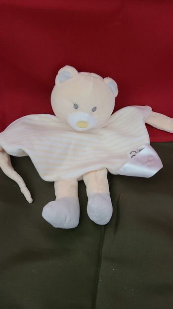 Doudou plat Ours grelot beige blanc gris jaune rayé TOM & KIDDY