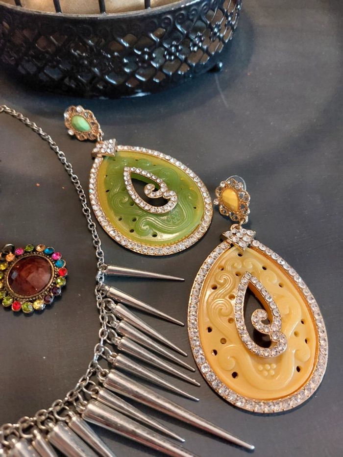 Lot de bijoux vintage et moderne couleur argenté et vert - photo numéro 4