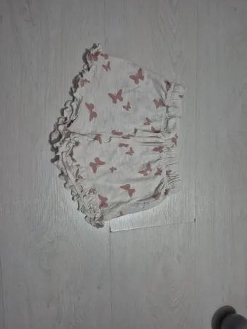 Short léger motif papillon 18M