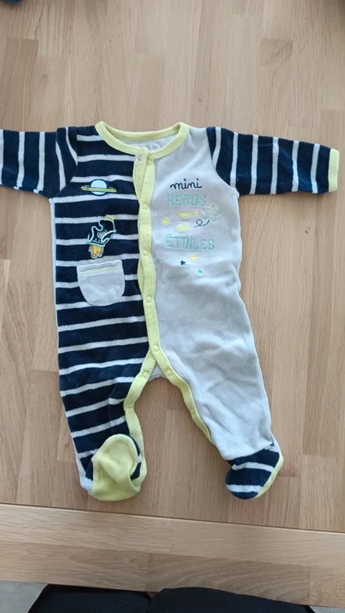 Pyjama Gémo taille 3 mois ouverture devant
