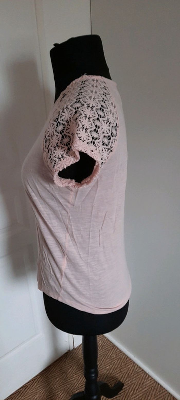 T-shirt couleur saumon manches dentelles - photo numéro 2