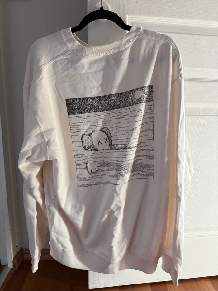 Uniqlo x Kaws sweatshirt L - photo numéro 4