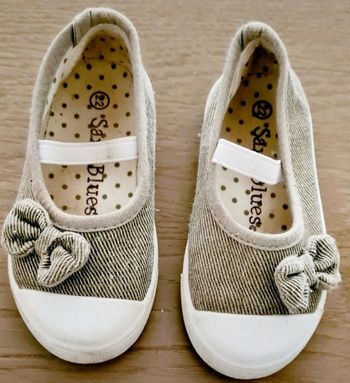 Ballerines  en parfait état marron  avec nœud et élastique  saxo blues taille 22