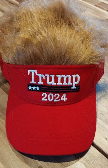 Casquette neuve rouge a moumoute rousse Donald trump 2024 déguisement