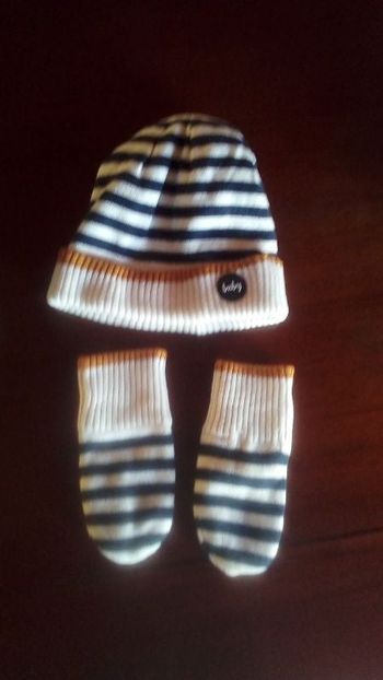 lot gants et bonnet garçon 3/6 mois Vertbaudet