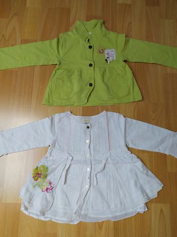 Ensemble une veste gilet vert une blouse blanche Marëse 2 ans