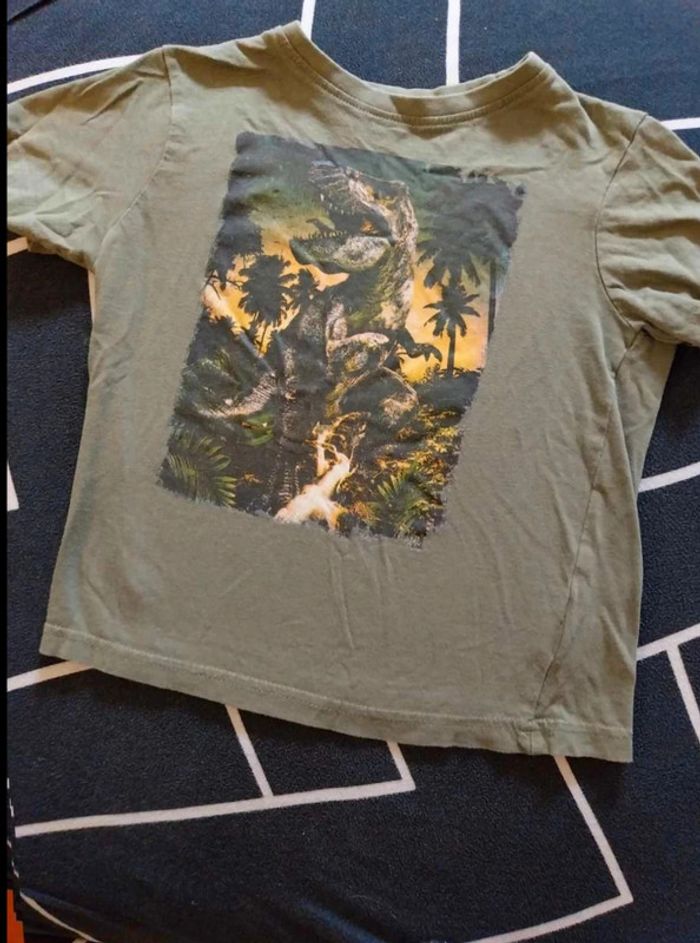 Tee shirt T4 5ans dinosaure