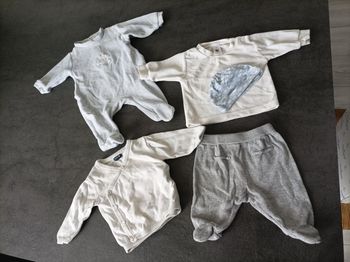 Lot bébé 1 mois