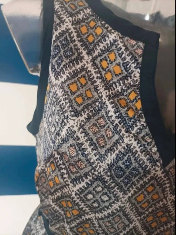 Robe sans manche satinée Areline taille 38/40 - photo numéro 2