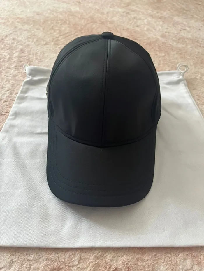 Casquette prada - photo numéro 2