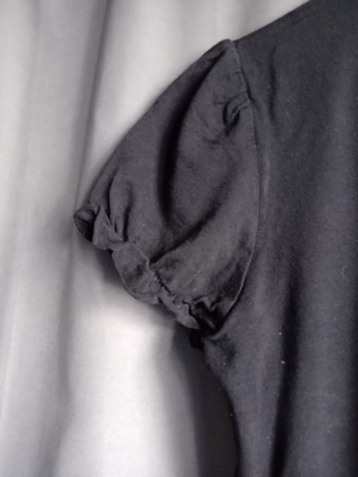 Haut noir - photo numéro 3
