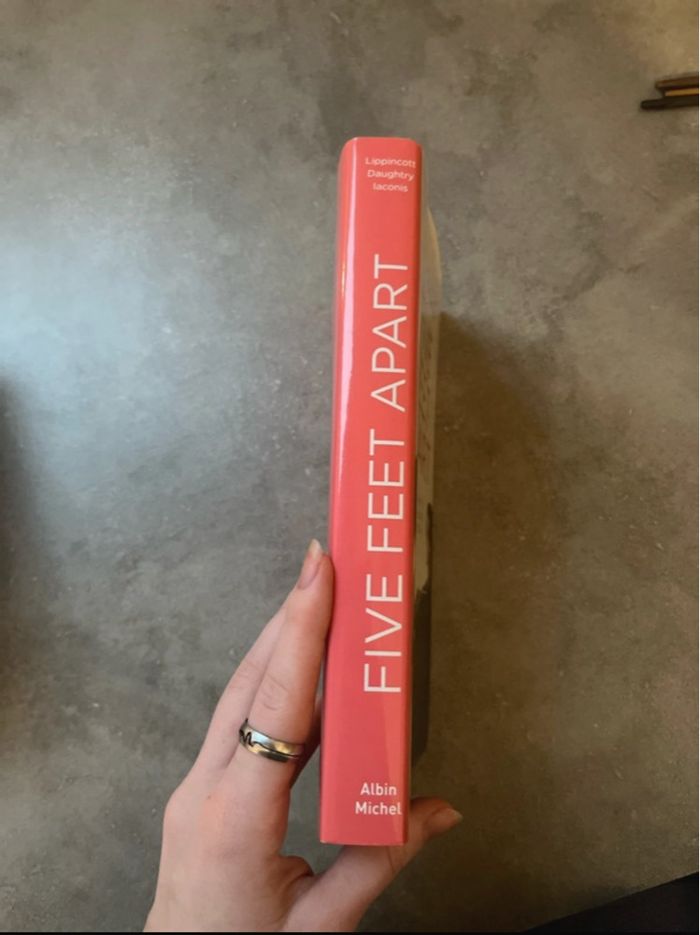 Livre Five Feet Apart - photo numéro 4