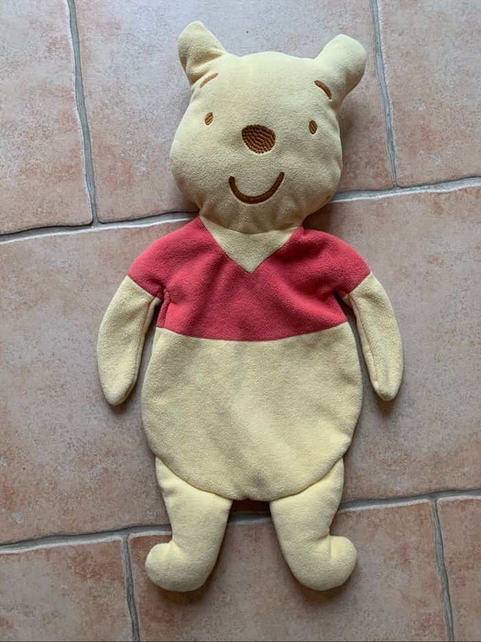 Peluche range pyjama Disney Winnie l’ourson