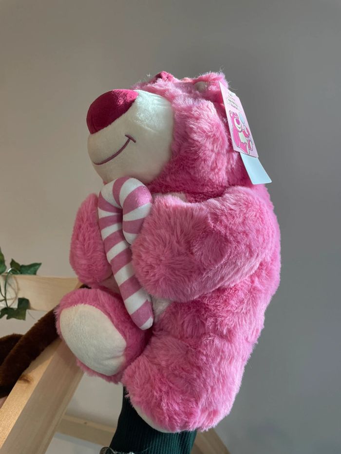 Grande peluche Disney Pixar Lotso l'ours à la fraise 🍓 - photo numéro 17