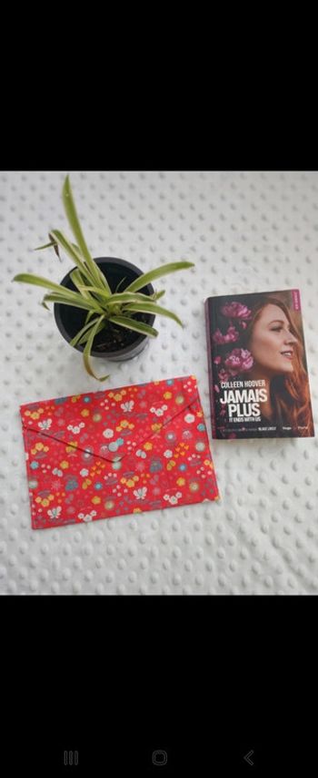 Pochette à livre fleuri fuschia