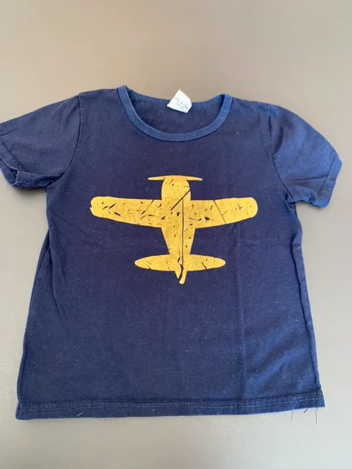 T-shirt avion taille 8 ans