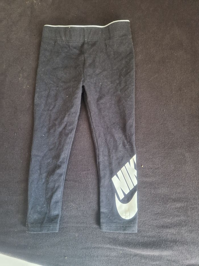 Leggins Nike taille 2/3 ans