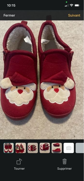 Chaussons rouges, Noël Kiabi, taille 27 fourrées. Très bon état.