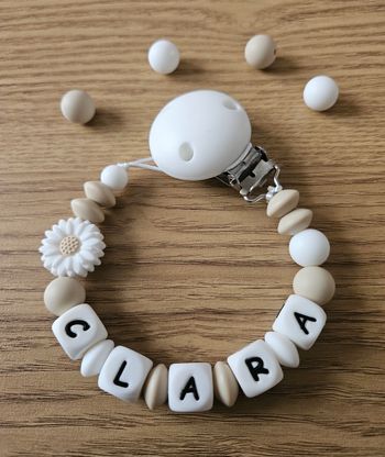 Attache tetine personnalisée