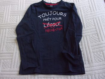 tee shirt manches longues Kiabi taille 8 ans