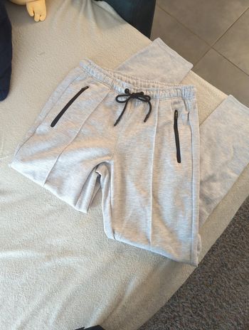 Pantalon jogging gris clair 3 poches zippées