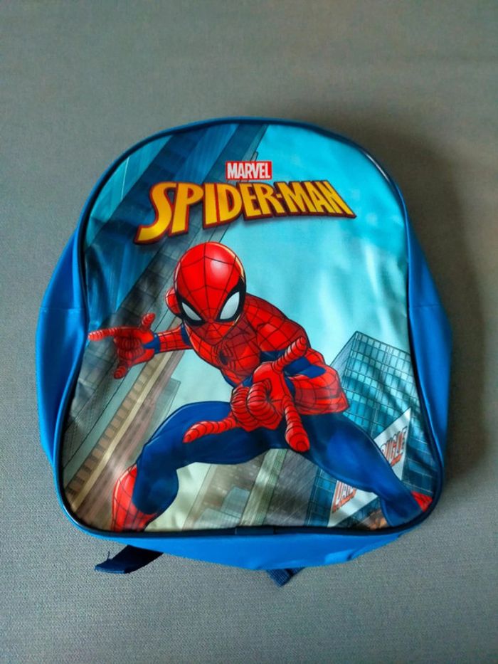 Pack Rentrée Spider-Man – Neuf (sac + trousse + gourde aluminium) - photo numéro 6