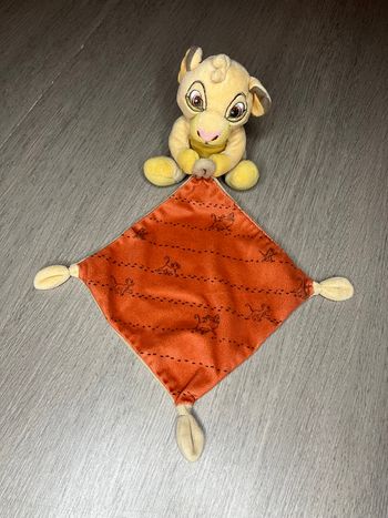 Doudou Simba rouge disney baby neuf sans étiquette