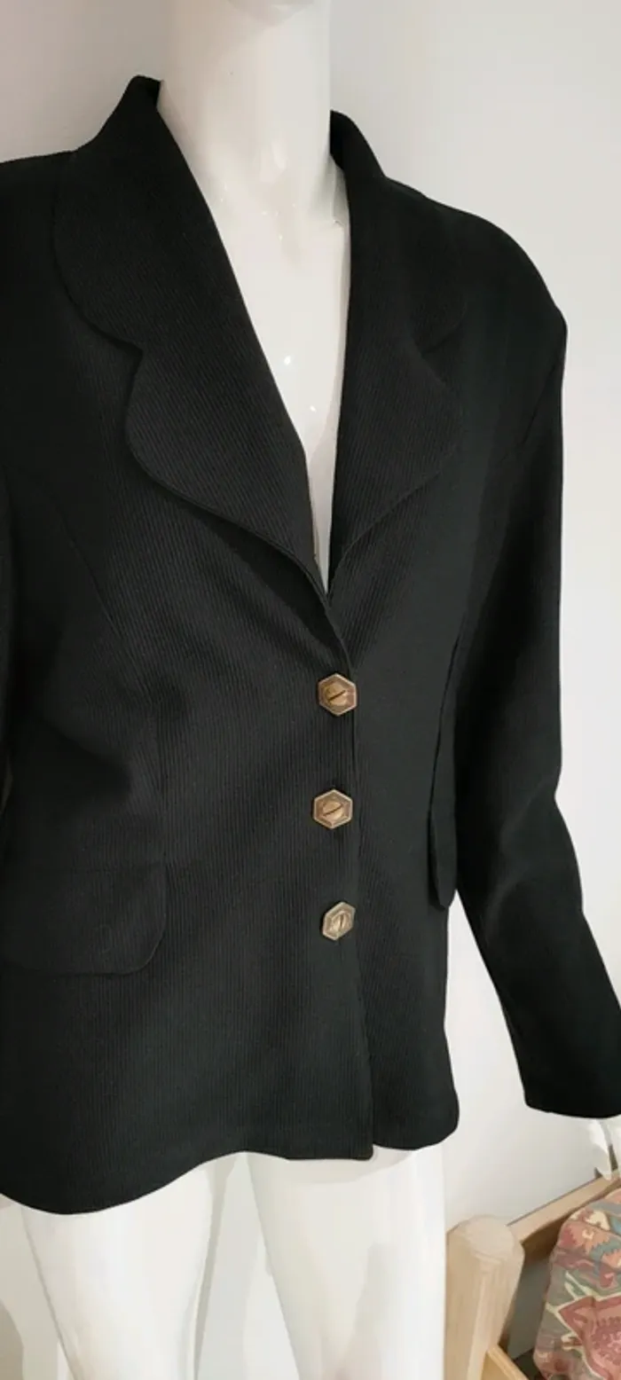 Petite veste noire avec boutons vintage - photo numéro 2