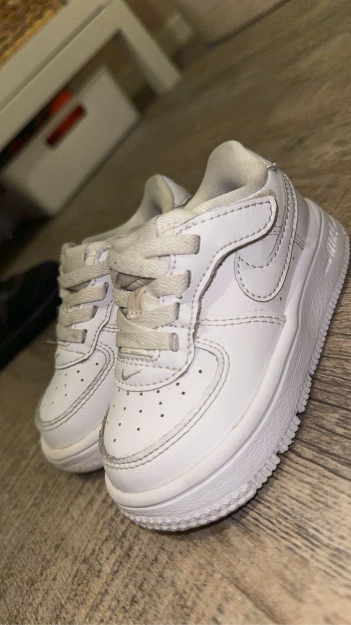 Nike blanche - photo numéro 2