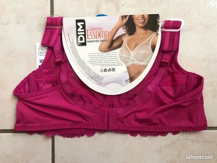 Soutien-gorge avec armatures broderie rose DIM Generous taille 90C Neuf avec étiquette - photo numéro 2