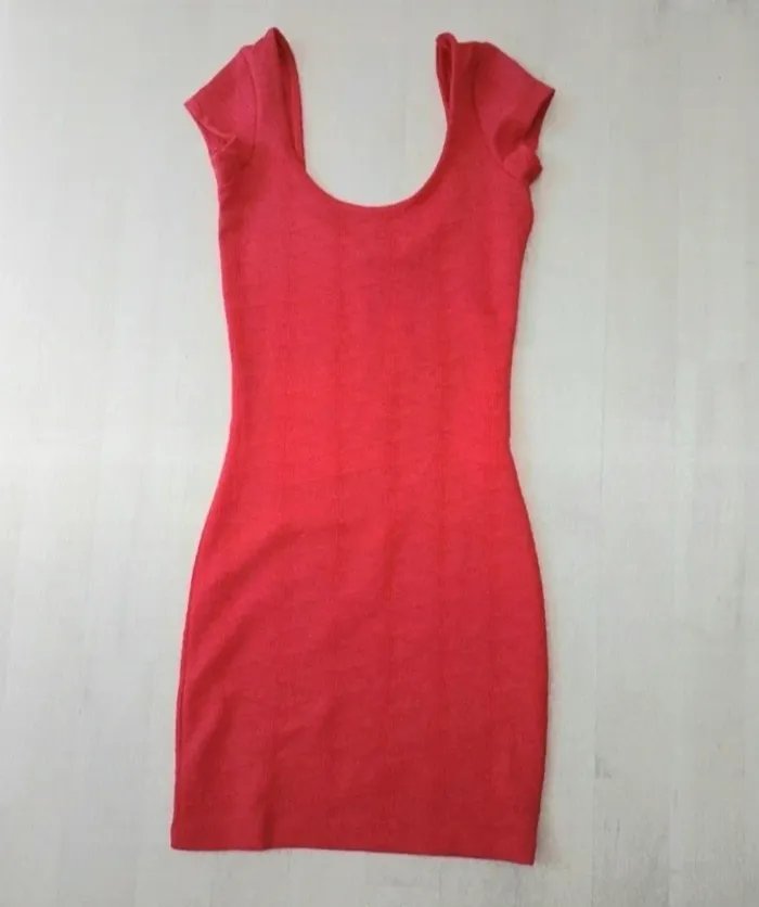 👗 Jolie robe Bershka taille S - photo numéro 2