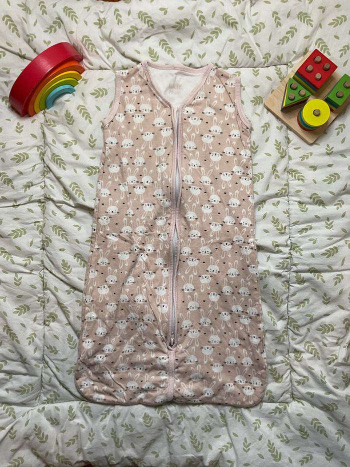 gigoteuse été 70cm rose motifs lapins