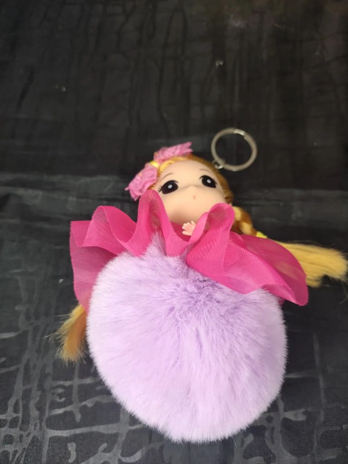 Porte clé poupée et boule de poil - photo numéro 3