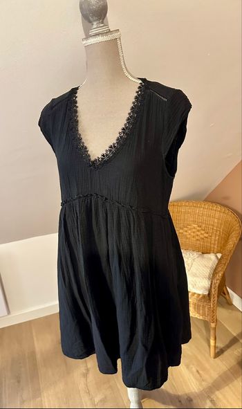 🍃 Robe noire en gaze brodée dos ouvert – Lili & Lala – Taille M – Très bon état