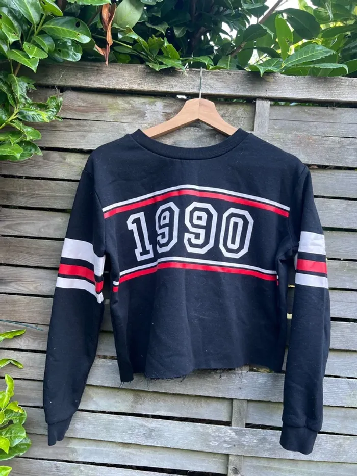 Pull crop top de la marque Jennyfer, taille S, en très bon état. - photo numéro 2