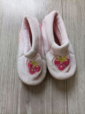 Chaussons roses p.24 fraises